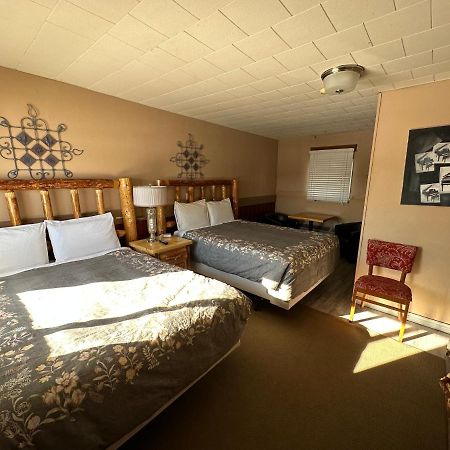 Nipigon Pinecrest Motel מראה חיצוני תמונה