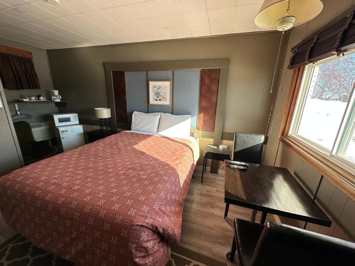 Nipigon Pinecrest Motel מראה חיצוני תמונה