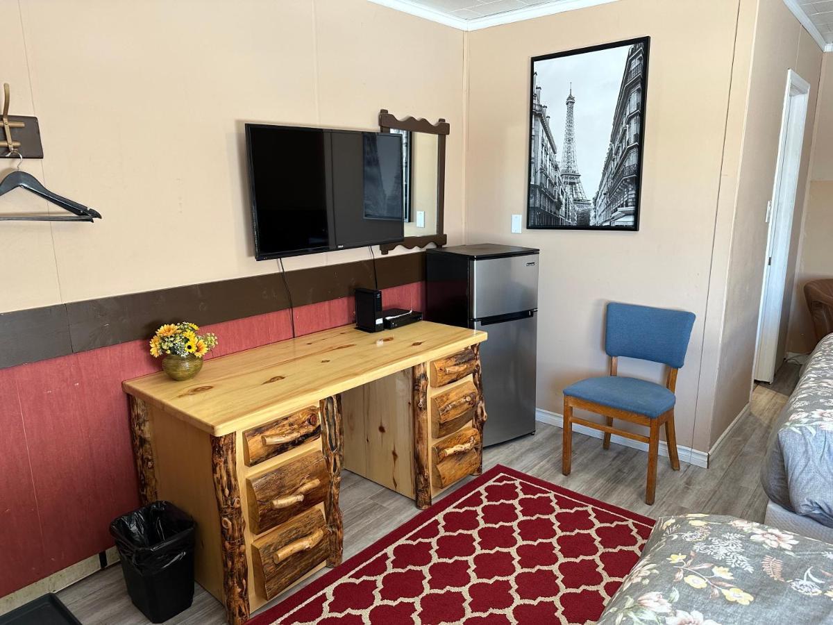 Nipigon Pinecrest Motel מראה חיצוני תמונה