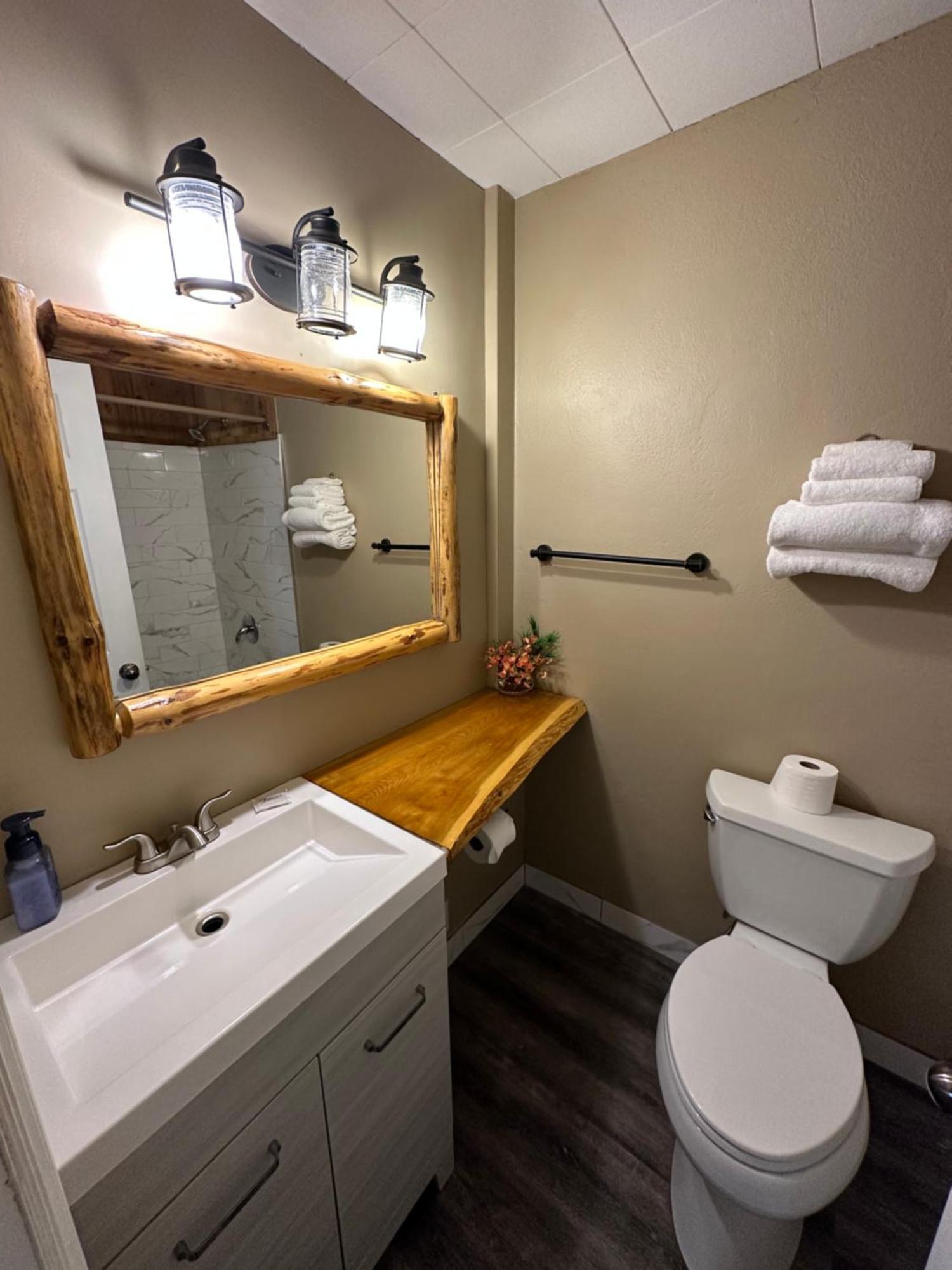 Nipigon Pinecrest Motel מראה חיצוני תמונה