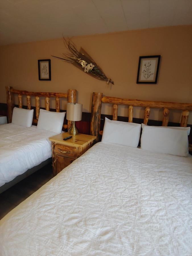 Nipigon Pinecrest Motel מראה חיצוני תמונה